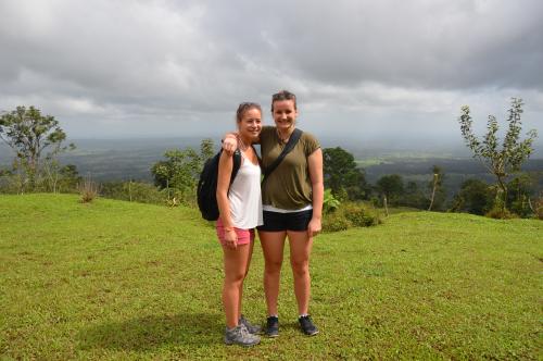 Jasmin und ich am Anfang unseres Hikes