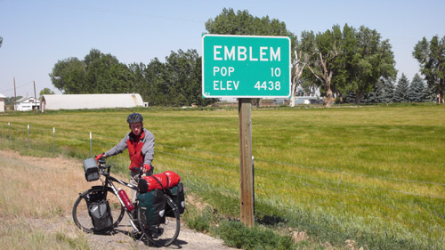 Zehn Einwohner und trotzdem ein Postamt im Dorf.