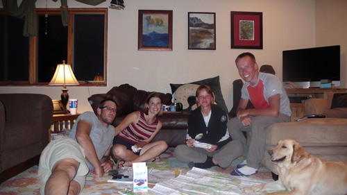 Zu Gast bei neuen Freunden: Geoff, Liza und Huendin Body. Soehnchen Miles war schon im Bettchen.