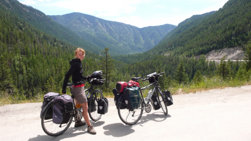 Es geht durch die kanadischen Rocky Mountains