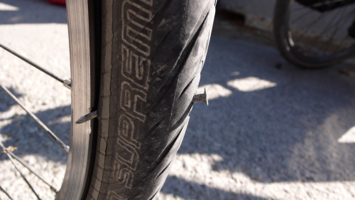 Reifenpanne Nr. 8, eine ganz besonders fiese Nummer.