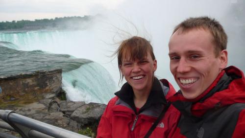 Im Hintergrund die Horseshoe Falls