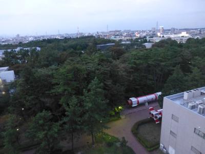 Ein Blick aus dem Flurfenster; rechts unten kann man die Rakete erkennen