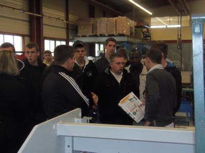 Hier seht ihr wie die Gastgeber uns erkl&auml;ren wie die jeweilige Maschine funktioniert.