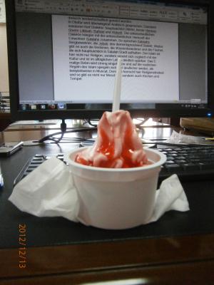 Yummi - eis gibts direkt im laden unterm büro..wenn das mal nicht praktisch ist..und lecker ist das auch noch...aber ganz schön große portionen hier