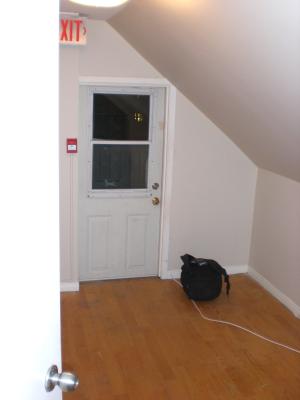 ...immerhin habe ich den Notausgang in meinem Zimmer.