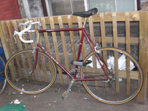 Mein Fahrrad. Zusammengebaut aus alten Fahrr&auml;dern in einem Hinterhof in Kensington Market. War aber g&uuml;nstig und ist fast diebstahlsicher.