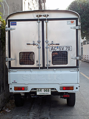 Soi Napha Sap Yaek 4 - Khlong Tan - Bangkok - 6 January 2012 - 9:03