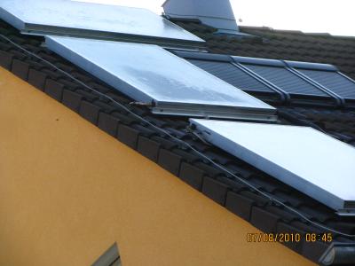 Dach: Solarkolektor feucht Dach: Solarkolektor feucht