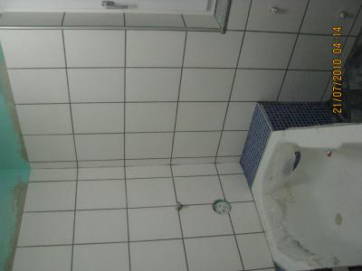 EG-Bad: Fliesen verfugt EG-Bad: Fliesen verfugt