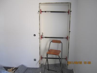 Einbau der Wohnzimmertuer vom Esszimmer her Einbau der Wohnzimmertuer vom Esszimmer her