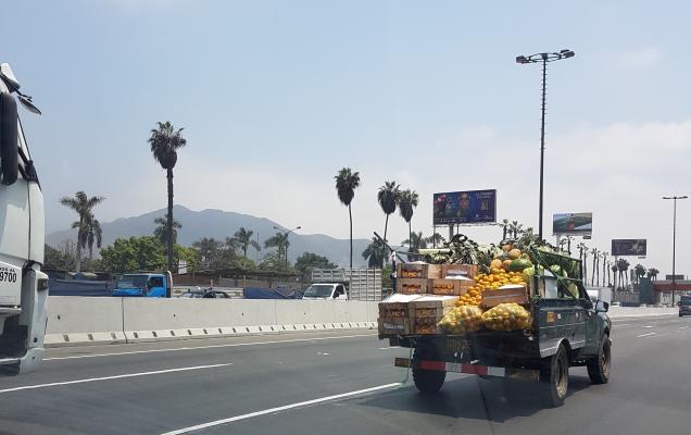 Obsttransport in Lima 