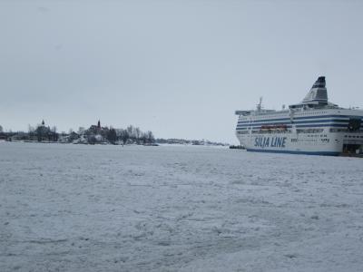 Das Hafenbecken in Helsinki zur Osterzeit