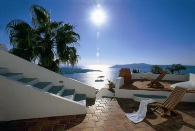 Dieses Bild ist aufgenommen vom Hotel Sun Rocks auf der Griechischen Insel Santorini. Ein Traum in Blau! Wenn ich denn dann bald 50 werde, fahren wir noch einmal dorthin. Ich freue mich schon jetzt