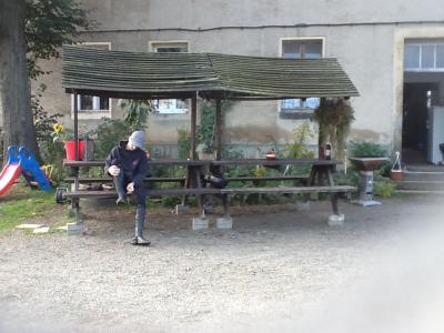 Mittagstisch vor dem Haus