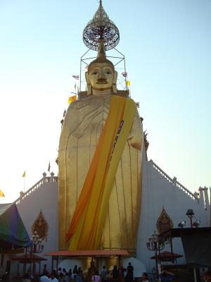40m hoher Buddha in Bangkok. Das war die erste Sehenswuerdigkeit, die ich in Bkk angeschaut hab. 40m hoher Buddha in Bangkok. Das war die erste Sehenswuerdigkeit, die ich in Bkk angeschaut hab.