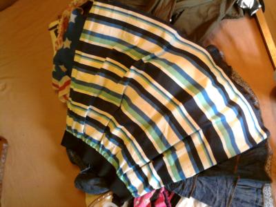 In verschiedenen blaut&ouml;nen  gestreifter Pencil skirt. Passt auch zum Marine Trend. 