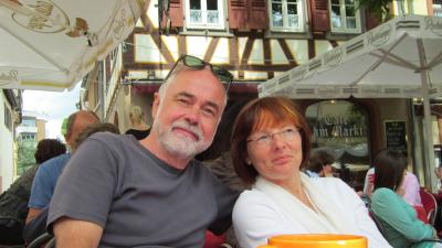 Beim Kaffee in Weinheim auf dem Marktplatz