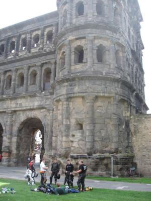 Vor der Porta Nigra in Trier