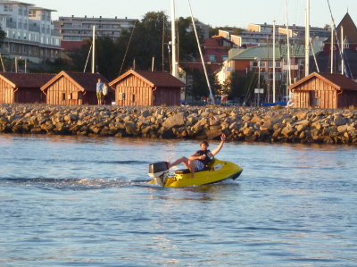 Mit dem Wasser Scooter geht es auch gemütlich Mit dem Wasser Scooter geht es auch gemütlich