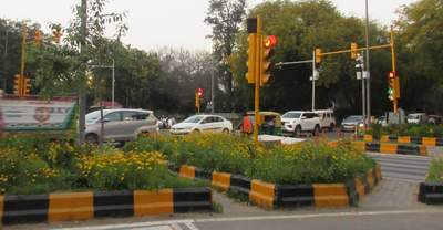 Strassenkreuzung in Neu-Delhi
