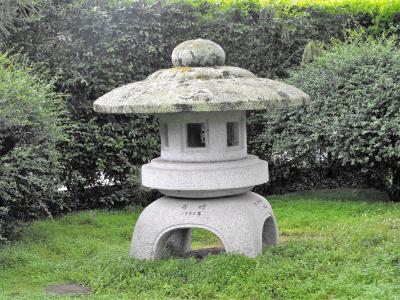 Auch dieser Brunnen steht im japanischen Garten Auch dieser Brunnen steht im japanischen Garten
