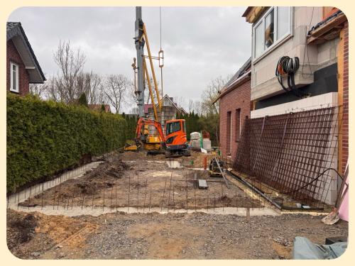 Das Fundament f&uuml;r die Garage wurde gegossen