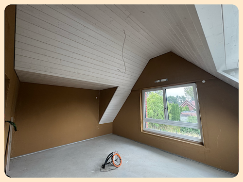 Die Holzvertäfelung im Schlafzimmer Die Holzvertäfelung im Schlafzimmer