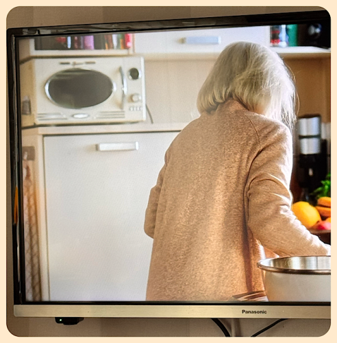 Vom Fernseher abfotografierte Mikrowelle Vom Fernseher abfotografierte Mikrowelle