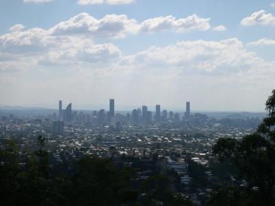 Aussicht auf Brisbanes Skyline vom Mount Gravatt