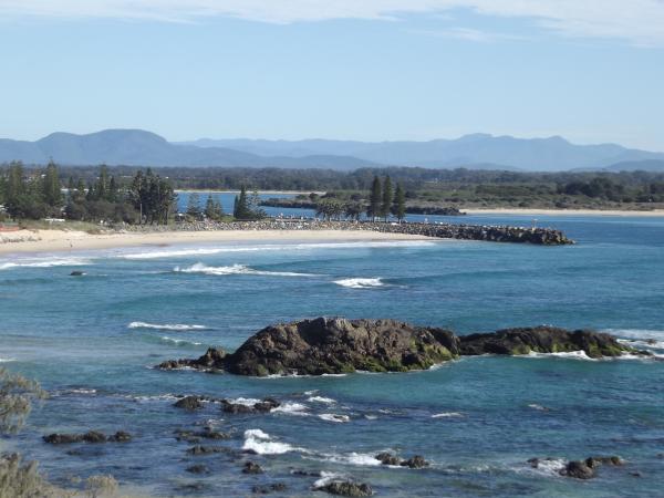 Das ist die Bucht von Port Macquarie mit Bergen im Hintergrund :)