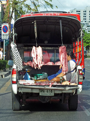 Sukhumvit Soi 103 - Thanon Udom Suk - Bang Chak - Bangkok - 7 March 2012 - 8:29