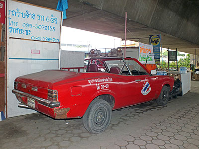 Thanon Charoen Rat - below Si Rat Urban Network Expressway - Bangkok - 23 September 2011 - 7:08