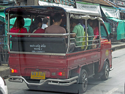 Sukhumvit Soi 71 - Phra Khanong Nuea - Bangkok - 1 February 2012 - 13:12