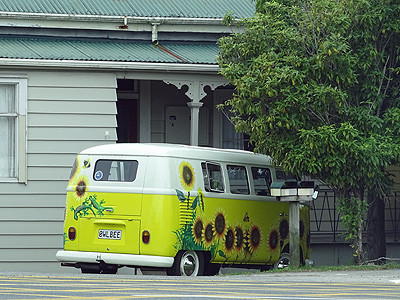 Onewa Road x Queen Street - Northcote - Auckland - New Zealand - 8 April 2015 - 14:28