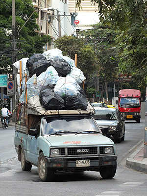 Thanon Suan Phlu - Soi Ngam Duphli - Yannawa - Bangkok - 7 December 2011 - 16:59