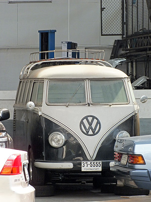 Thanon Somdet Phra Chao Tak Sin - Bukkhalo - Bangkok - 20 February 2012 - 10:40