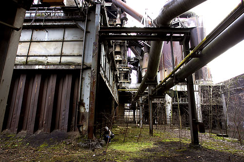 Landschftspark Duisburg Meiderich .. am Fusse des Hochofens.