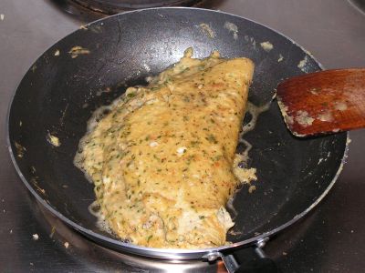 Frischkäse-Kräuter-Omelette mit Parmesan