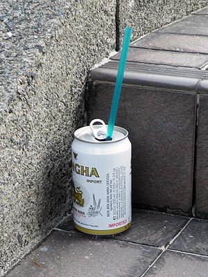 Wenn man sich nur eine Dose Bier leisten kann bevor man unter der Brücke schlafen geht ... 