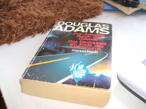 Da mein Ko-Autor sonst beleidigt ist, hier ein Bild von der Uralten Taschenbuchausgabe meines Hitchhikers von 1982