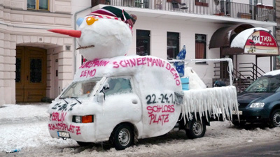 Der Schneemann kommt per Auto
