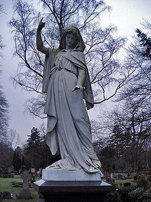 eben mit dem jungen pfützen gesucht, auf dem nordfriedhof...