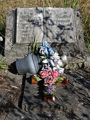 Waikumete Cemetery - Glenview Road - Glen Eden - Auckland - New Zealand - 18 February 2015 - 9:41