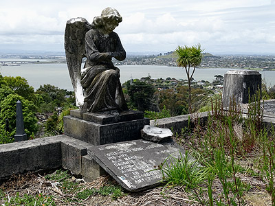 Hillsborough Cemetery - Clifton Road - Auckland - New Zealand - 5 December 2014 - 11:40