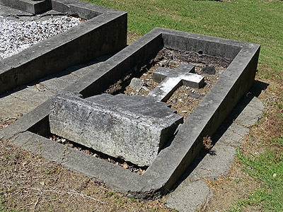 Purewa Cemetery - Meadowbank - Auckland - New Zealand - 25 January 2015 - 14:51