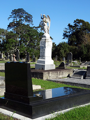 Bayswater Road - O'Neill's Point Cemetery - Auckland - New Zealand - 13 June 2014 - 14:09