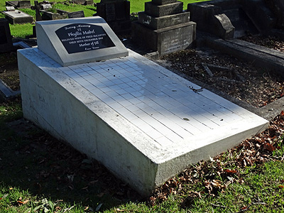 O'Neill's Point Cemetery - Bayswater Road - Auckland - New Zealand - 13 June 2014 - 14:00