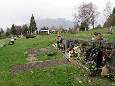 Cemetery Road - Queenstown - New Zealand - 4 October 2015 - 16:24