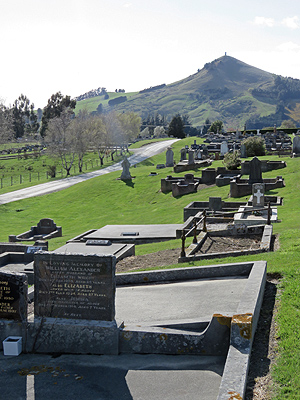 Palmerston Cemetery - New Zealand - 8 October 2015 - 9:39